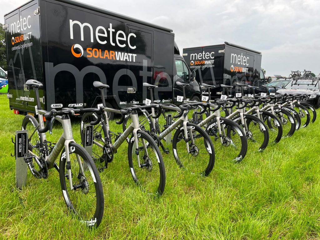 metec solarwatt samenwerking bus en fietsen wielerploeg